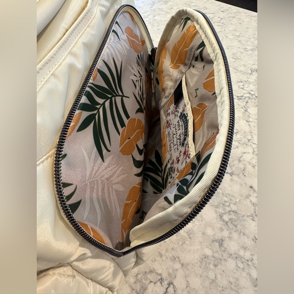 Lug Rumble Satchel - Picture 7 of 12